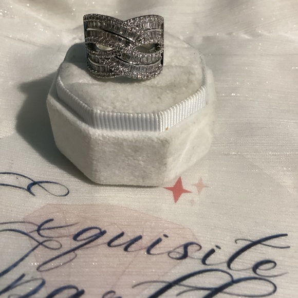 💎18k White Gold Plated Luxurious  Curvy Cz Diamond Weave large Band Ring - Picture 11 of 17